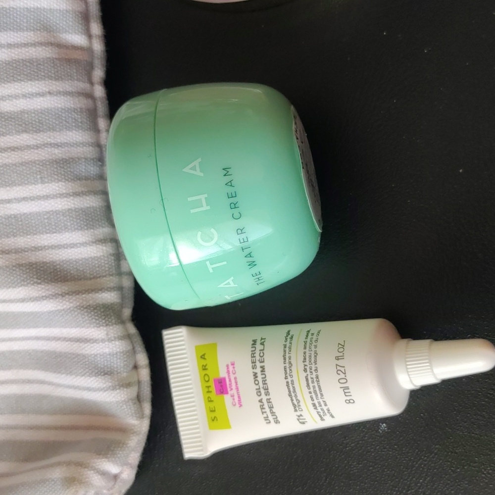 Clinique Skincare and Makeup Set with Striped Pouch 6 Piece Set. - Picture 4 of 8